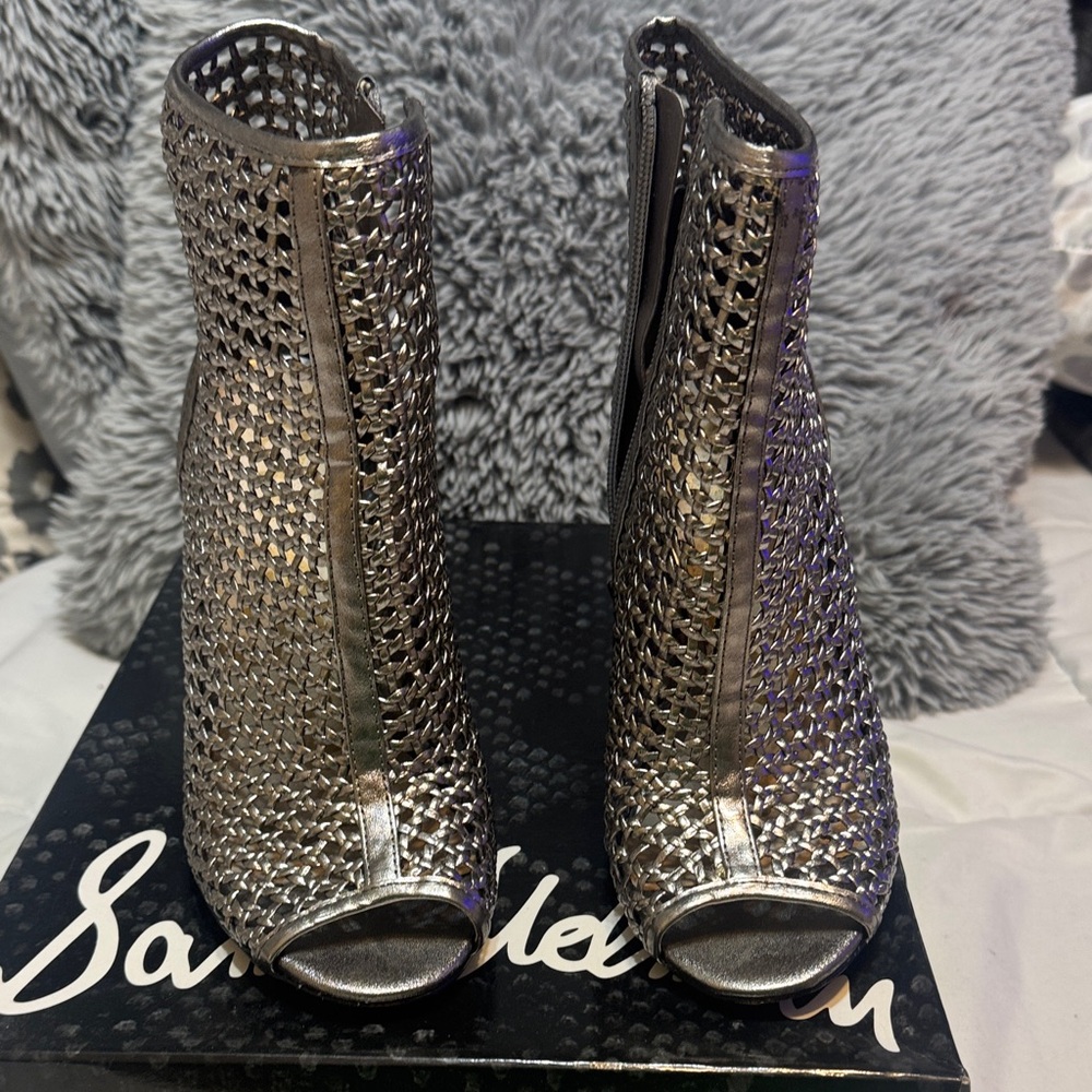 Sam Edelman Black Textured Box